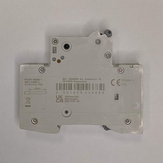 АВТОМАТИЧЕСКИЙ ВЫКЛЮЧАТЕЛЬ Iоткл.ном.=10КА 1-ПОЛЮСНЫЙ Iном=30А ТИП ЗАЩИТНОЙ ХАР-КИ=C Uном=400В АС  Ш