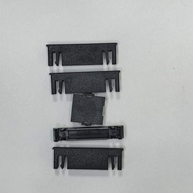 SIMATIC DP, ET 200M, 4 КРЫШКИ ДЛЯ УСТАНОВКИ НА СВОБОДНЫЕ РАЗЪЕМЫ ШИННЫХ СОЕДИНИТЕЛЕЙ И 1 КРЫШКА ДЛЯ ИЗОЛЯЦИИ ВНУТРЕННЕЙ ШИНЫ СТАНЦИИ